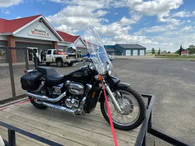 Lady driven motorcycle only has 13,040 km needs no work has been well looked after. Just start it an...