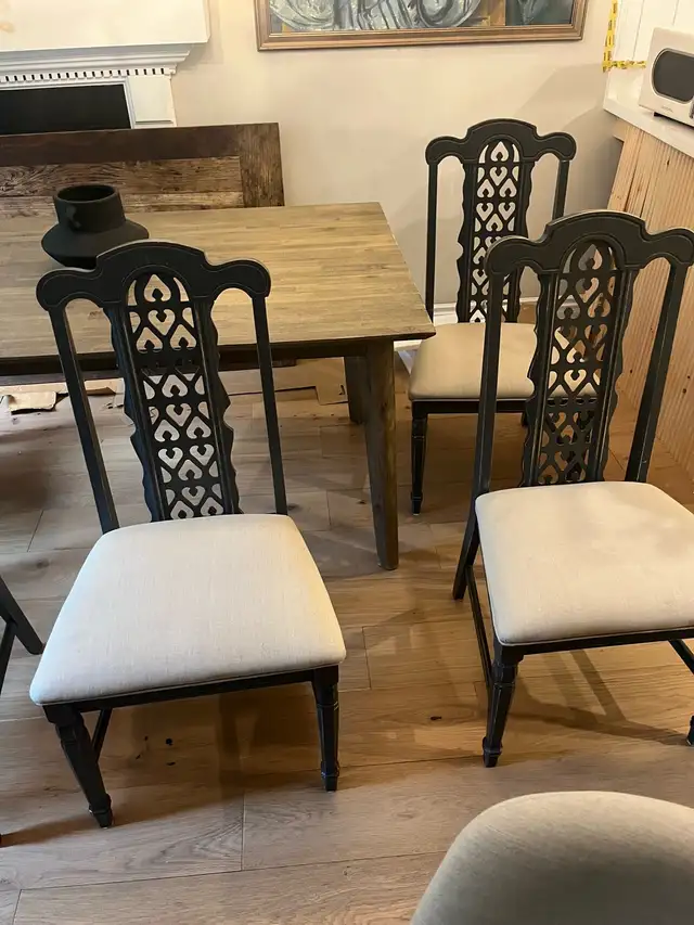 Farmhouse Antique Dining Chairs in Chairs & Recliners in Markham / York Region - Image 6
