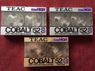 Rare find. Pristine condition. Sealed. One 52G Gold réels and two 52S silver reels. Quintessential....