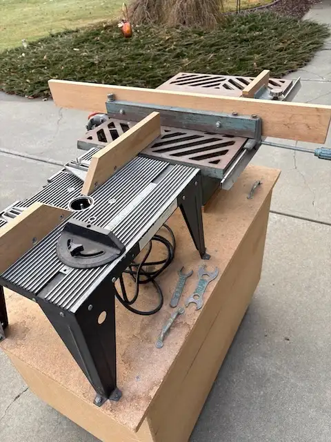 Saw and Router table in Power Tools in Strathcona County - Image 8