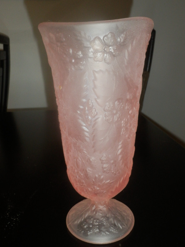 Vase en verre fait par Eryka Trzewik-Drost,  verrerie Ząbkowice dans Art et objets de collection  à Longueuil/Rive Sud