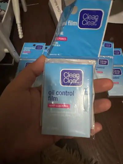 Keep your skin looking fresh with Clean & Clear Oil Control Film, designed to eliminate excess oil a...
