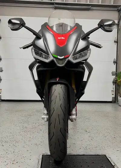 APEX BLACK MY2021 Aprilia RS660 2021 20000km 6 vit. Quick shifter toujours bien entretenue changemen...