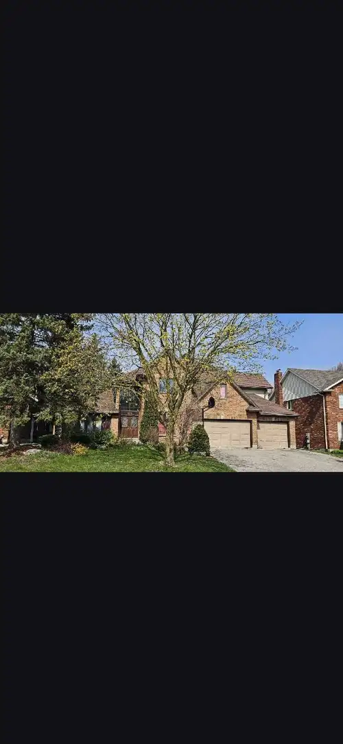 Spacious Private Room in a large unit with a separate entrance available for long-term rent: *Availa...