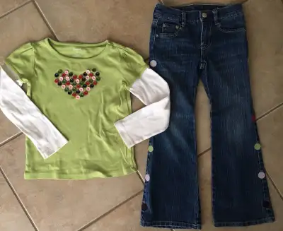 Super cute outfit! It’s in excellent condition from a smoke and pet free home. Jeans are 6 slim fit...