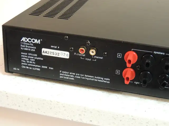 Adcom GFA-535 Stereo Power Amplifier in Stereo Systems & Home Theatre in Mississauga / Peel Region - Image 6