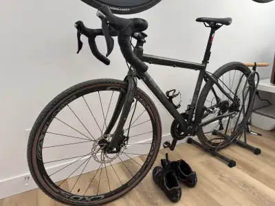Vélo de ville ou de gravelle en aluminium, monté en shimano 105, View more