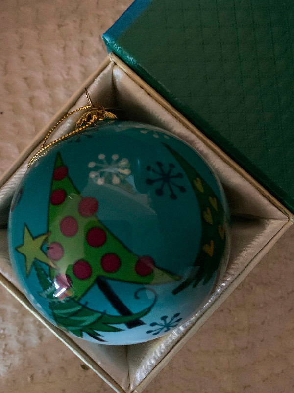Glass ornament LiBien from Pier One, certificate,tag new in box. in Other in City of Montréal - Image 2