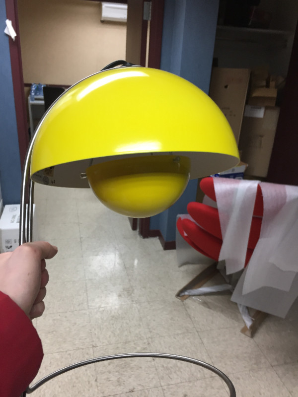 Yellow Desk Lamp - Minimalist Table Light Designer Style dans Éclairage intérieur et plafonniers  à Longueuil/Rive Sud - Image 4