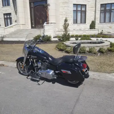 Harley Dyna Switchback 2012 , 80K kms, 103 p.c. (1584 cc) , freins ABS, sacoches rigides, dossier av...