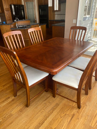 Aprartment sizing dining room table and 6 chairs