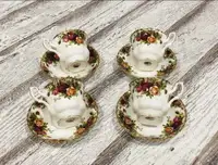 Vintage Royal Albert Old Country Roses teacups and saucers