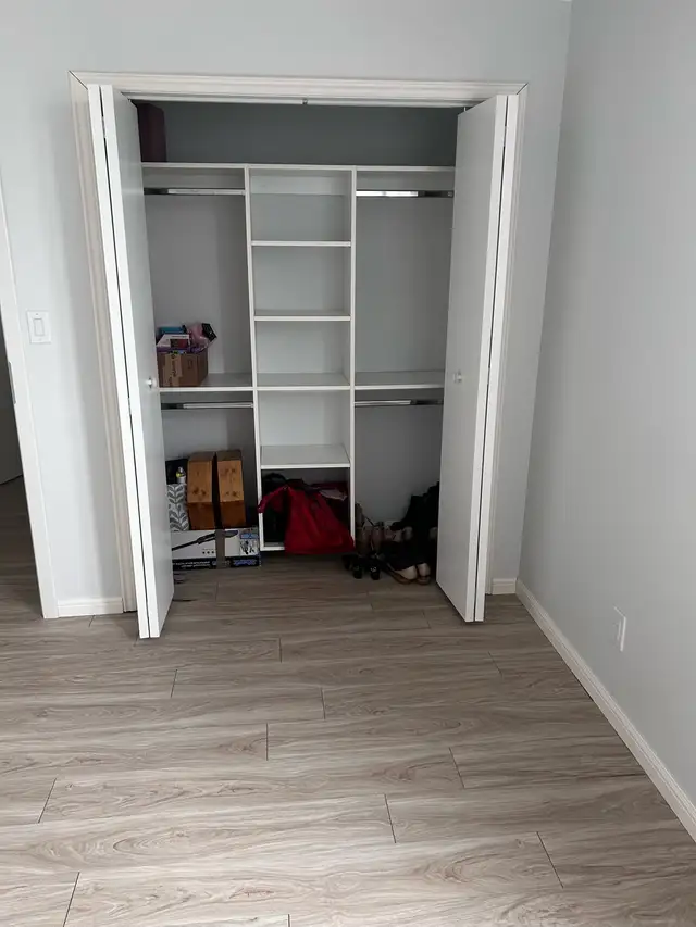 Room for rent(females only) in Room Rentals & Roommates in Morden - Image 3