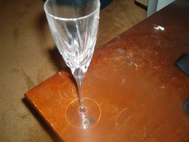 Set of 6 Cristalleria Fumo Italian  Champagne Flutes Glasses in Kitchen & Dining Wares in Calgary - Image 3