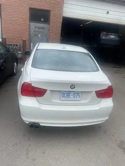 BMW 323i 