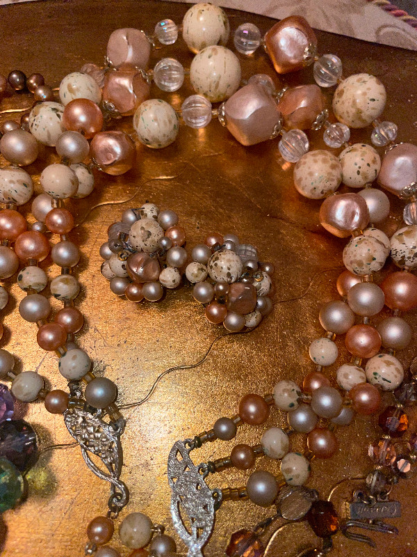 Costume jewelry crystals natural pearls bracelet watch in Jewellery & Watches in Ottawa - Image 3