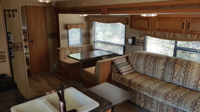 2010 Salem 30QBSS w/ Bunk house in Travel Trailers & Campers in Oshawa / Durham Region - Image 4