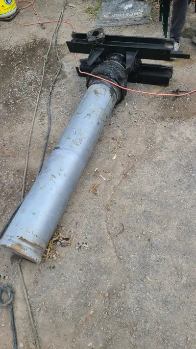 Dump Truck Hoist for sale. 50 Tonne, needs to be resealed. $500. Call/text: 647-503-0077 if interest...