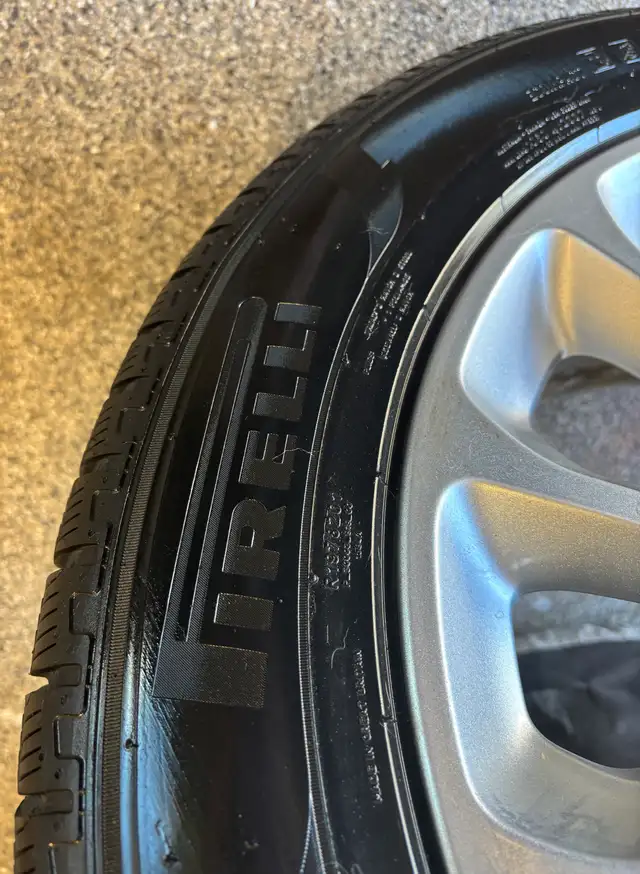 4 new Pirelli Scorpion Winter tires on Range Rover OEM Rims. in Tires & Rims in Calgary - Image 5