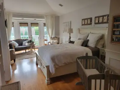 Large Furnished Room (Private Bathroom & Walk-in Closet)