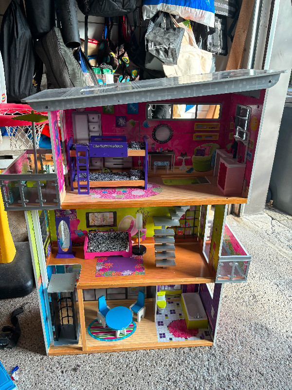 Barbie dreamhouse dans Jouets et jeux  à Ouest de l’Île
