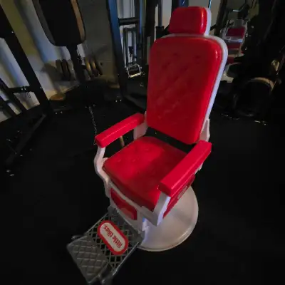 I'm selling a Little Tikes Barber Chair, perfect for imaginative play. This chair is in used conditi...