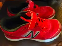 Kids running shoes size 5W