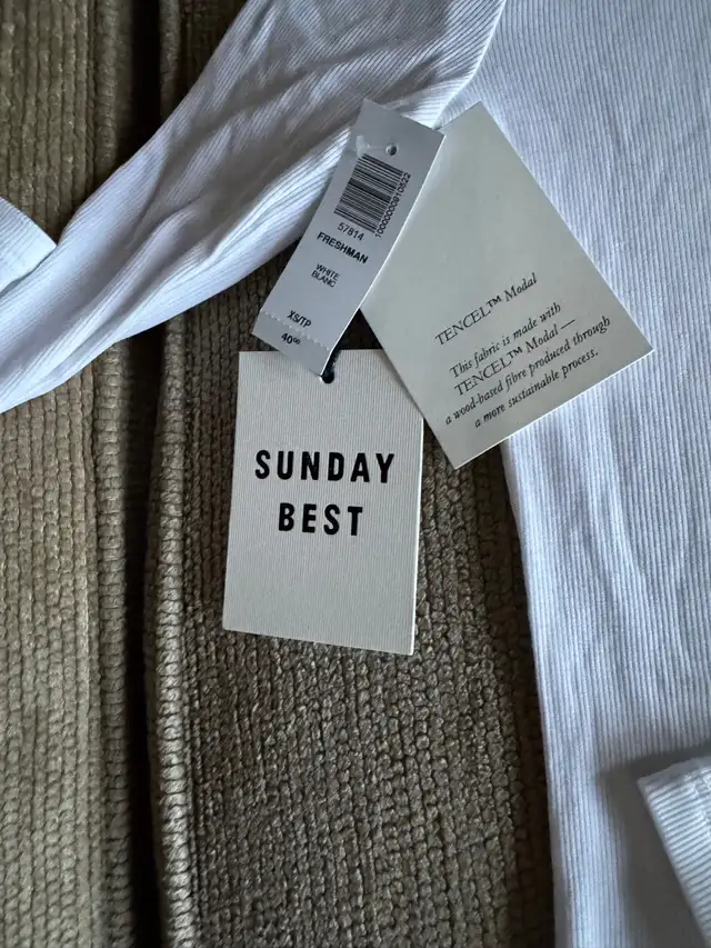 Aritzia turtle neck in Women's - Tops & Outerwear in Kitchener / Waterloo - Image 3