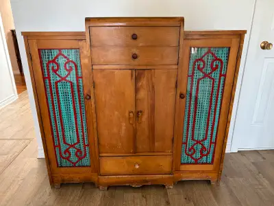 Armoire Dimensions inclus dans les photos Dimensions included in the photos