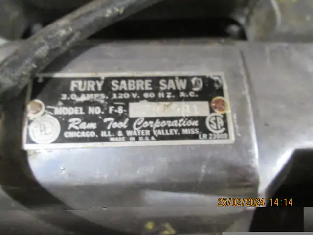 SMALL PORTABLE JIG SAW in Power Tools in Hamilton - Image 3