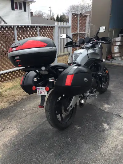 2009 650 cc full luggage package with interior bags lowering kit touring wind screen + small shield...