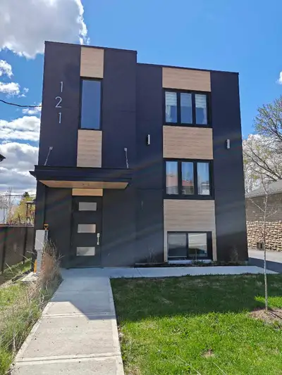 Charman 3 1/2 à Gatineau Quartier Hull. Style loft meublé Disponible le 1er juin Me joindre pour une...