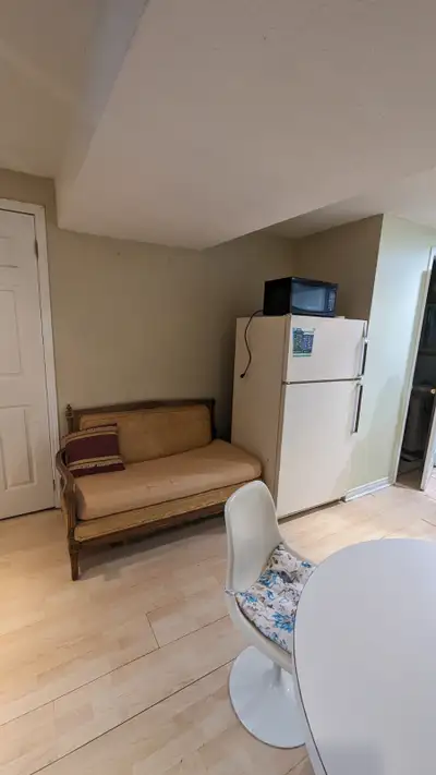 Basement bachelore apartment for rent $1300.00  Major mac/Bathur