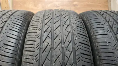 4 pneus Bridgestone Turanza 215/55r18 en très bonne condition et jamais de crevaison.