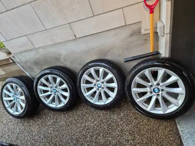 Pirelli SottoZero Runflat winter tires OEM Rims Tires are like new and only have a couple hundred KM...
