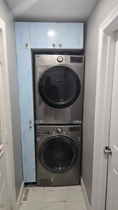 Stunning unit for rent brand new with kegal window come with stainless steel appliances Utility incl...