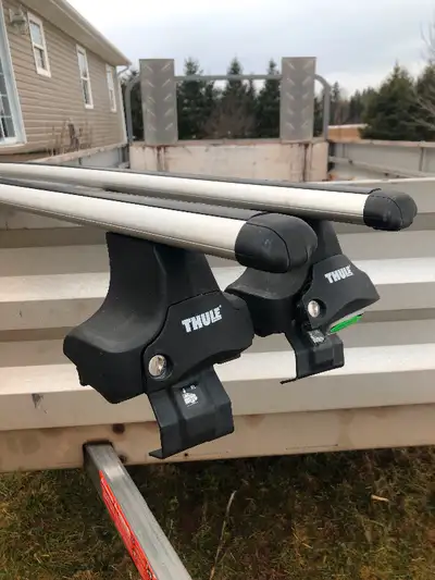 These fit 2012-2018 Ford Focus Hatchback and Sedan. May fit other vehicles. Foot pack 480R. Aero bar...