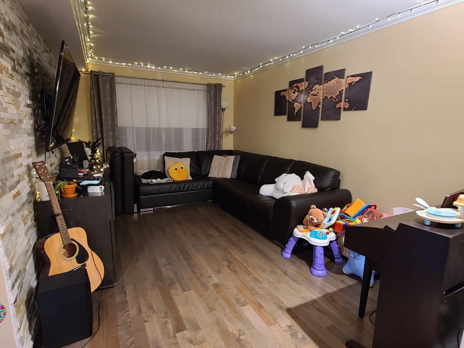 Superbe 5 ½ entièrement rénové à Pont-Viau, Laval – Piscine — photo 3