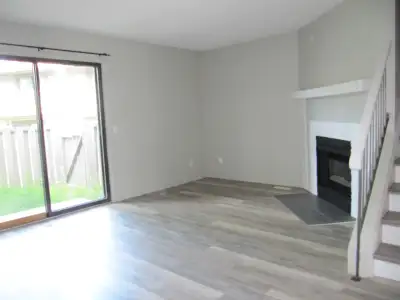 3 BEDROOM TOWNHOUSE in COACH HILL