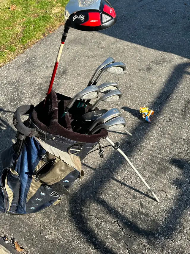 Pro Gear Left handed golf clubs. Mint in Golf in Oshawa / Durham Region - Image 5