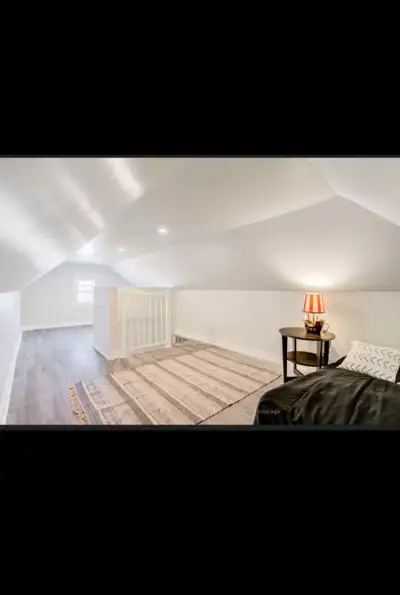 PRIVATE ROOM AVAILABLE – DOWNTOWN HAMILTON Rent: $630/month (Utilities Included) Available from: Nov...