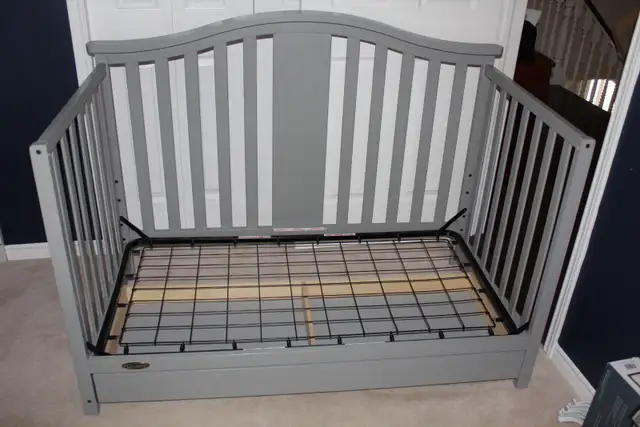Graco Solano Crib in Cribs in London - Image 7