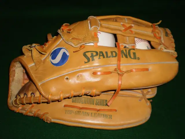 Baseball Gloves, Left and Right Hand in Baseball & Softball in City of Toronto - Image 9