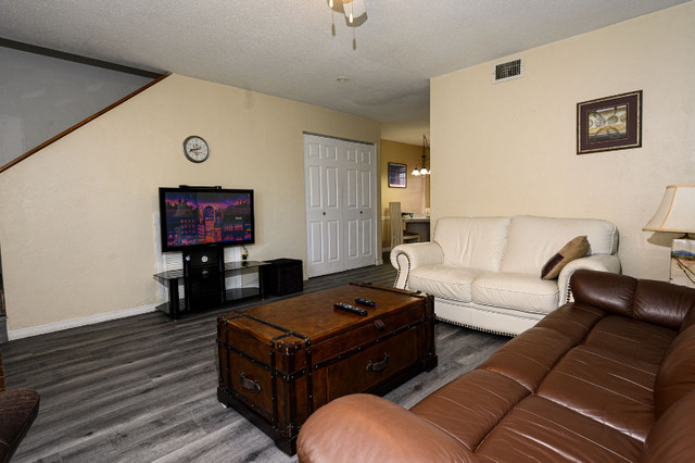 Luxurious, Ocean Side , 2 story townhome in Daytona Beach Shores in Florida - Image 3