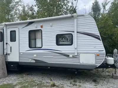 4 Season RV must sell (my age) in storage in Port Colbourne all necessary items required. New Batter...