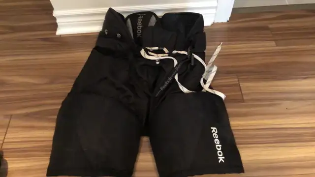Pantalon de hockey Reebok - Taille SR Small 5K in Hockey in Laval / North Shore - Image 2