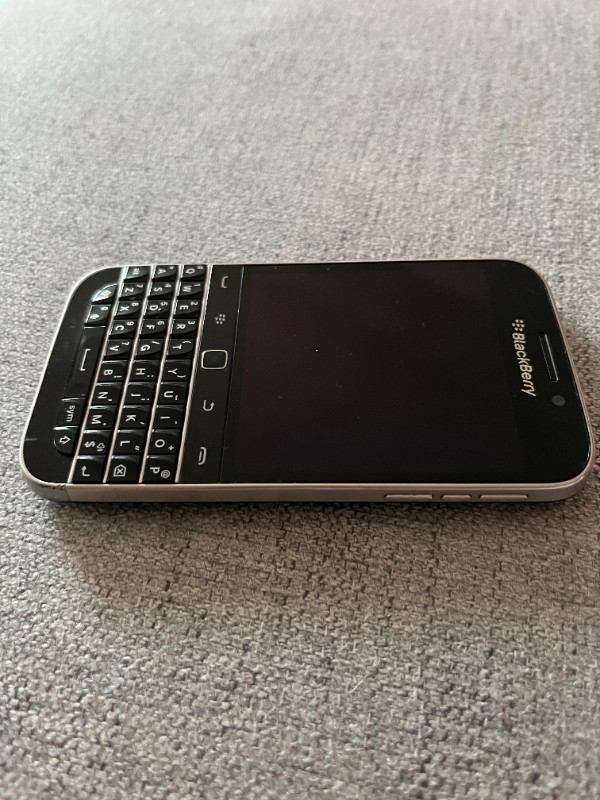 BlackBerry Classic Q20 - 16GB - Cell Phone dans Téléphones cellulaires  à Ville de Toronto - Image 3