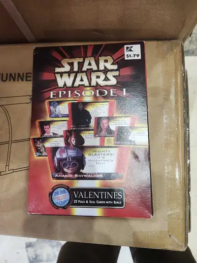 Relive the excitement of Star Wars: Episode I with this vintage box of Valentine's Day cards! These...
