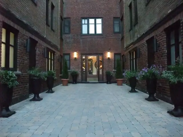 Beautiful, renovated, Large 4 1/2 , art deco, AAA location