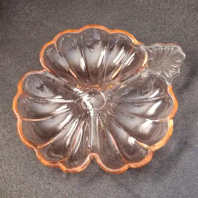 VINTAGE (1935-1938) Jeannette 3part Doric Pink clover shape dish, View more